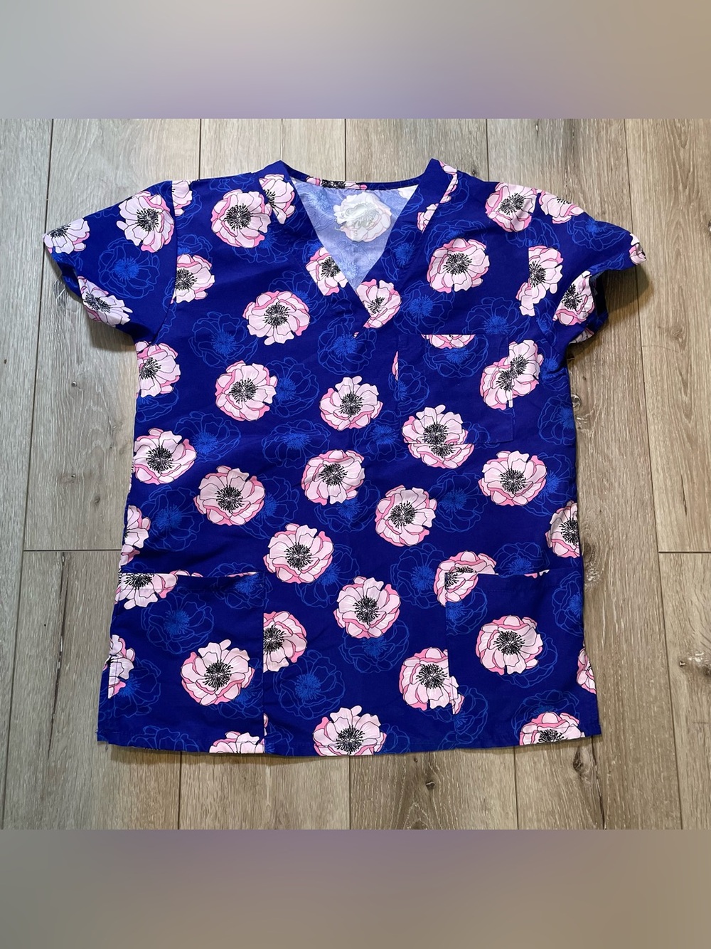 Vibrant Floral Poppy V-Neck Scrub Top– Aesthetic Cobalt & Pink Med/Vet Uniform S